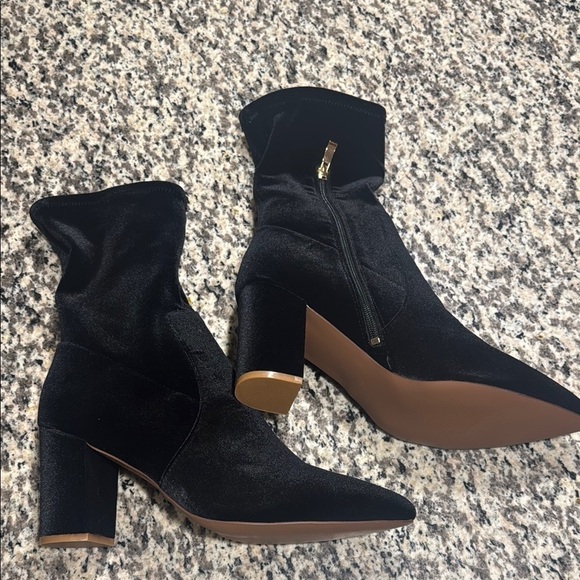 🆕 Beautiful Smash Rocco Chunky Heel Black Velvet Ankle Boots. 11. NWOT!!💥 - Picture 2 of 6
